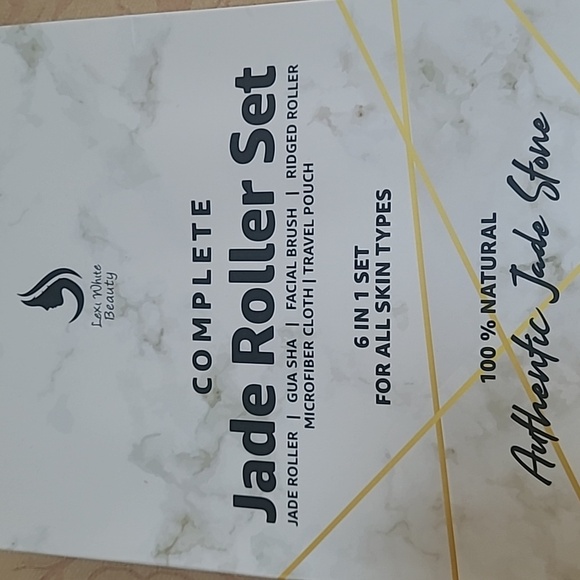 NIB LEXI WHITE BEAUTY COMPLETE JADE ROLLER SET, GUA SHA, FACIAL BRUSH, ETC. - Picture 3 of 4